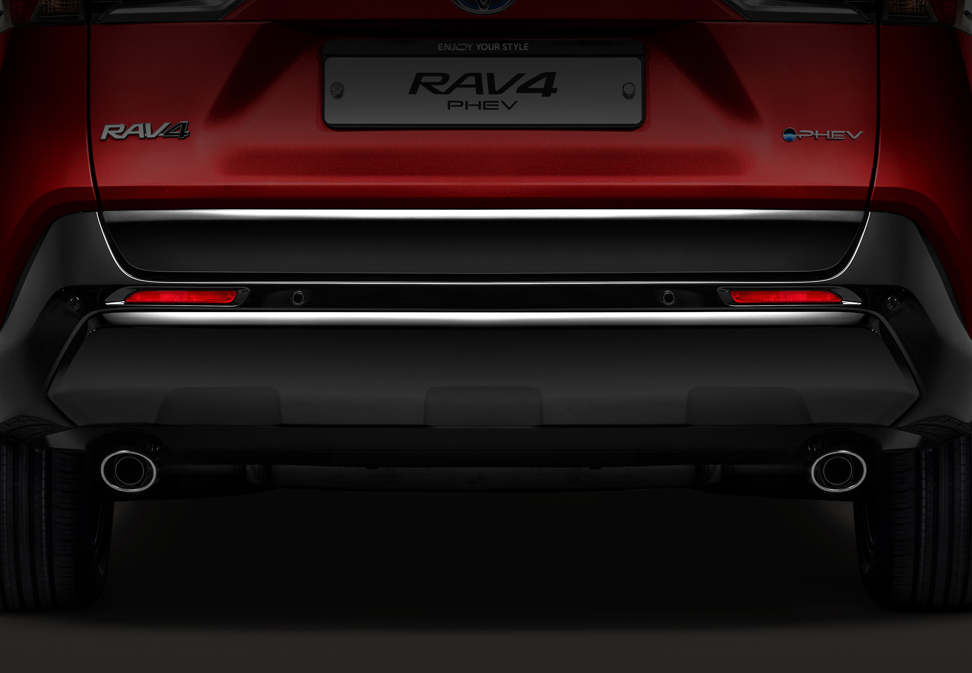 전/후면 유광 블랙 페인팅 범퍼
& 메탈릭 가니쉬